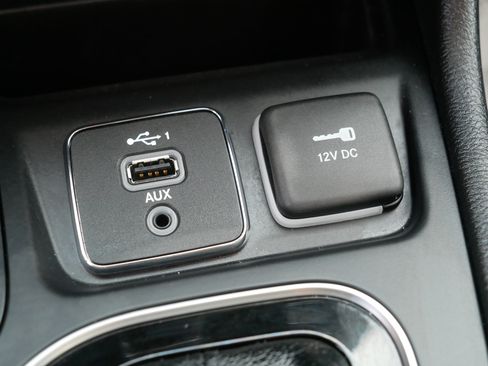 Used 2019 Jeep Cherokee Limited AWD/4WD image 31