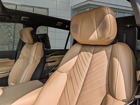 New 2025 Cadillac Escalade IQ Luxury 2 image 9