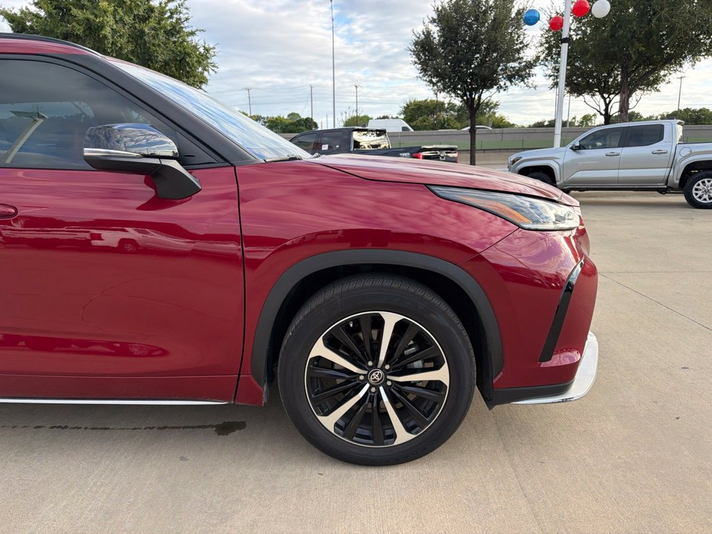 Used 2022 Toyota Highlander XSE FWD image 8