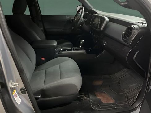 Used 2018 Toyota Tacoma TRD Off-Road image 16