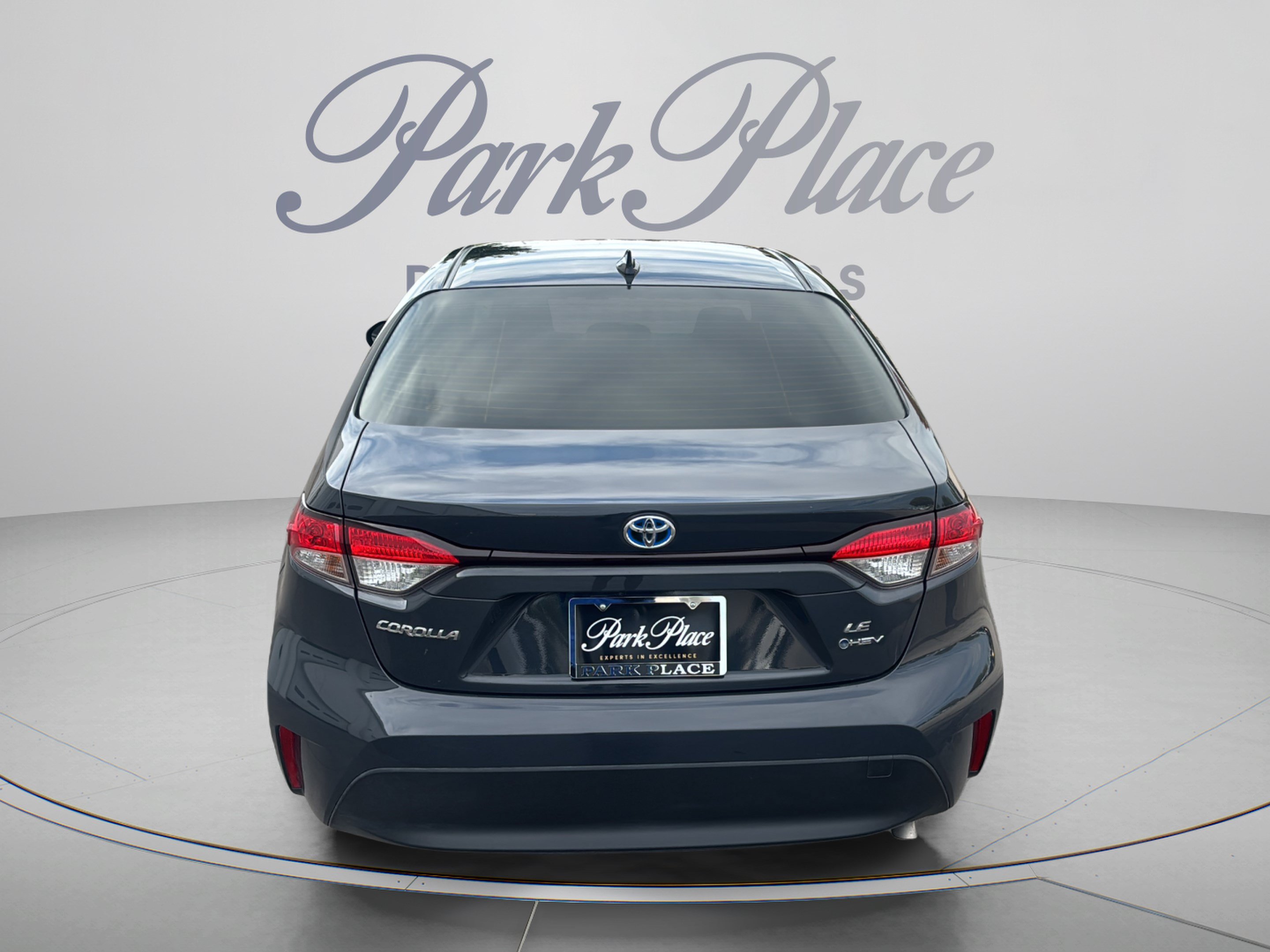 Used 2025 Toyota Corolla LE FWD image 4