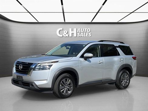 Used 2024 Nissan Pathfinder SV FWD image 1