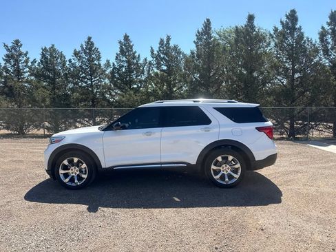 Used 2020 Ford Explorer Platinum w/ Premium Technology Package AWD/4WD image 3