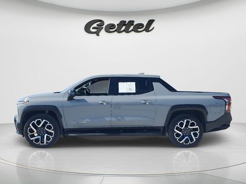 Used 2025 Chevrolet Silverado EV RST AWD/4WD image 8