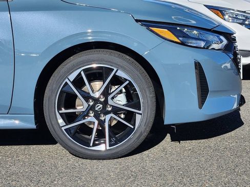 New 2025 Nissan Sentra SR w/ SR Premium Package FWD image 8