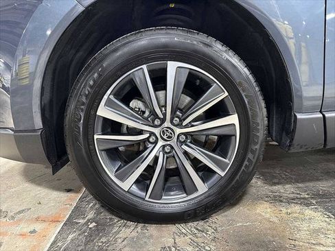 Certified 2023 Toyota Venza LE image 10