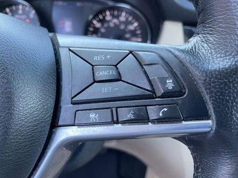 Used 2018 Nissan Rogue SV w/ Premium Package image 27