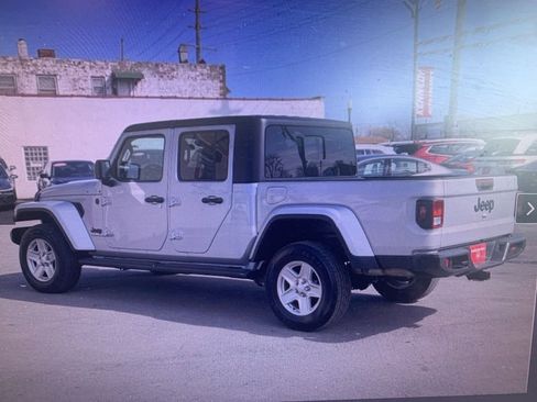 Used 2023 Jeep Gladiator Sport image 8