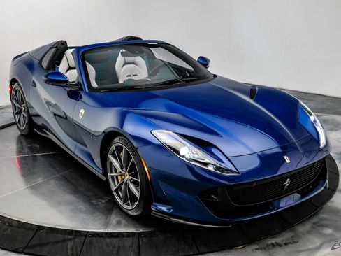 Used 2022 Ferrari 812 GTS RWD image 33