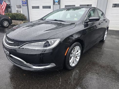 Used 2017 Chrysler 200 Limited Platinum image 1