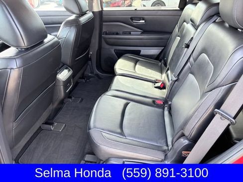 Used 2022 Nissan Pathfinder SL AWD/4WD image 7