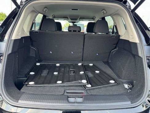 Certified 2026 Nissan Rogue SV FWD image 6