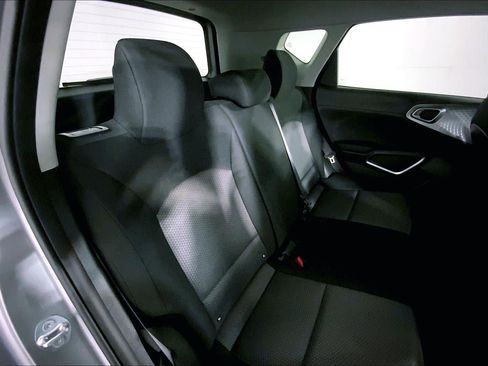 Used 2025 Kia Soul LX image 23