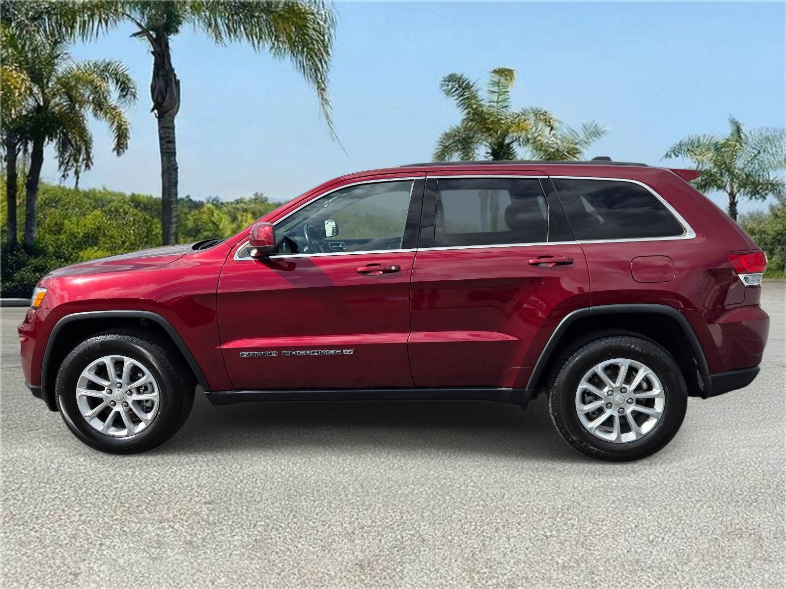 Used 2022 Jeep Grand Cherokee Laredo E RWD image 2