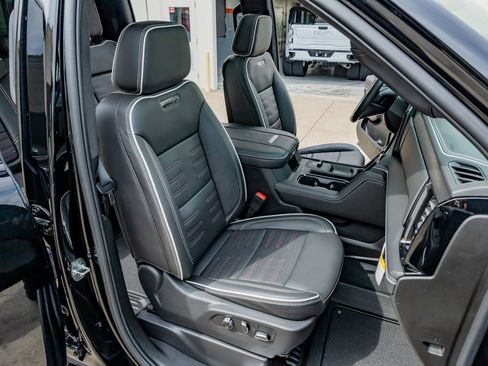 Used 2025 GMC Sierra 2500 AT4X AWD/4WD image 32
