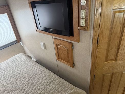 Used 2005 Ford E-350 and Econoline 350 Super Duty RWD image 61