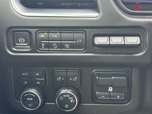 Used 2022 Chevrolet Suburban High Country AWD/4WD image 32