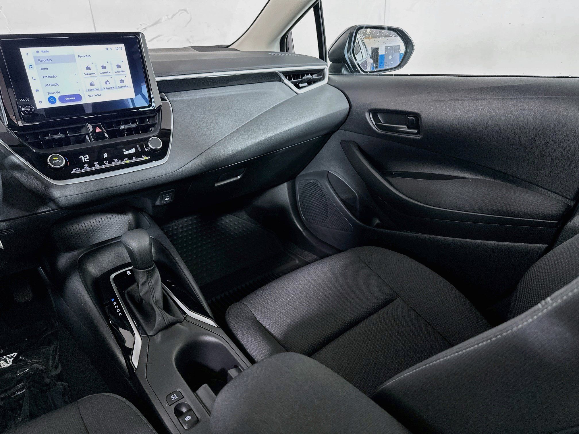 Used 2025 Toyota Corolla LE FWD image 21