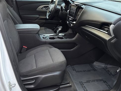 Used 2022 Chevrolet Traverse LT w/ Midnight/Sport Edition image 13