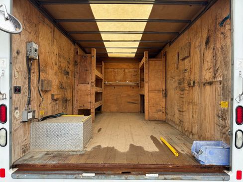 Used 2018 Ford E-450 and Econoline 450 Super Duty w/ Exterior Upgrade Package image 16