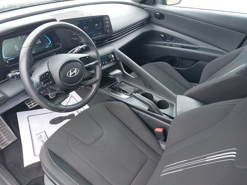 Used 2025 Hyundai Elantra Sport FWD image 13