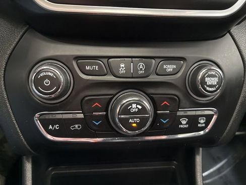 Certified 2021 Jeep Cherokee Latitude Lux 80th Anniv w/ Quick Order Package 26U 80TH image 33