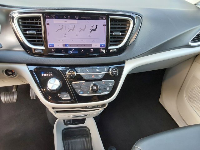 Used 2024 Chrysler Pacifica Touring-L FWD image 43