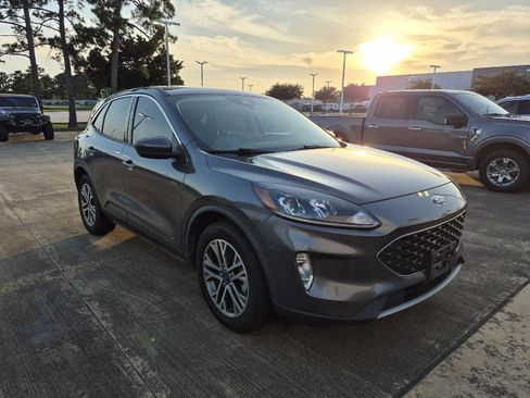 Used 2022 Ford Escape SEL FWD image 2