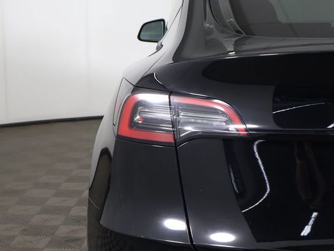 Used 2022 Tesla Model Y Long Range AWD/4WD image 16