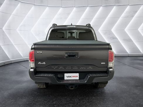 Used 2019 Toyota Tacoma Limited AWD/4WD image 5