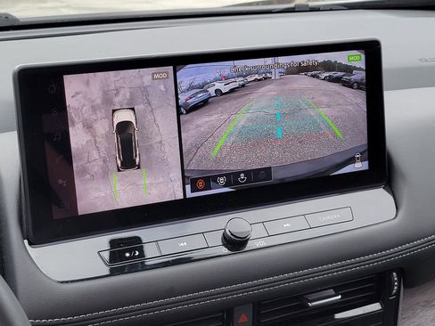 Used 2025 Nissan Rogue Platinum image 26