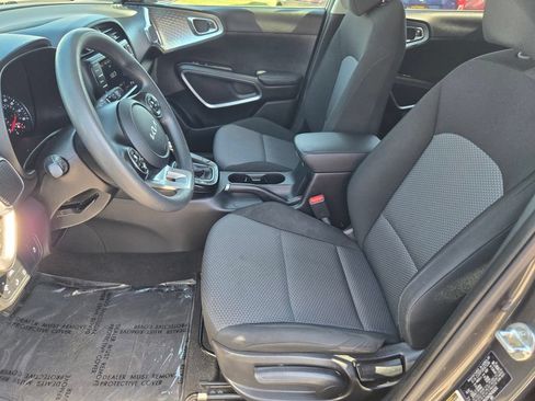 Used 2022 Kia Soul LX w/ Technology Package FWD image 10