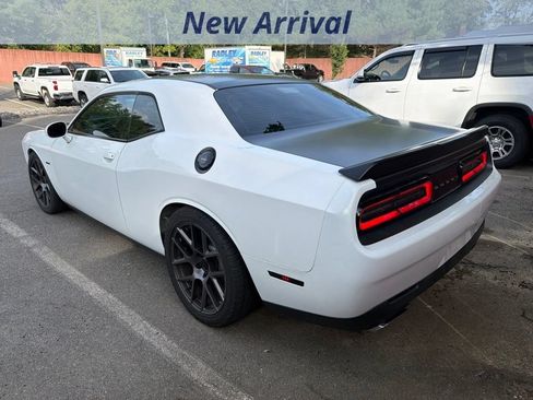Used 2016 Dodge Challenger R/T RWD image 9