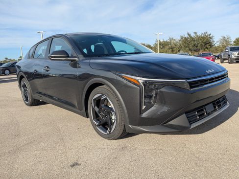 New 2025 Kia K4 EX image 36
