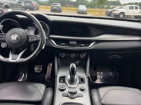 Used 2022 Alfa Romeo Stelvio Veloce AWD/4WD image 16