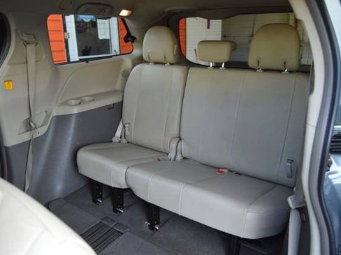 Used 2011 Toyota Sienna XLE w/ XLE Navigation Pkg FWD image 15