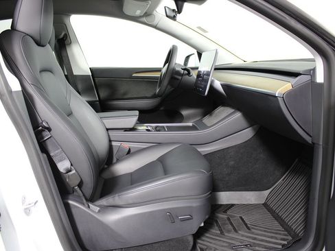 Used 2023 Tesla Model Y Long Range image 14