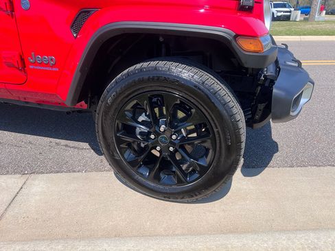 Certified 2025 Jeep Wrangler Unlimited Sahara w/ Safety Group AWD/4WD image 25