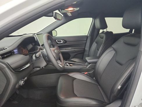 New 2026 Jeep Compass Latitude AWD/4WD image 18