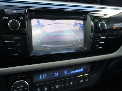 Used 2016 Toyota Corolla LE FWD image 19