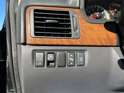 Used 2015 Nissan Armada Platinum image 42