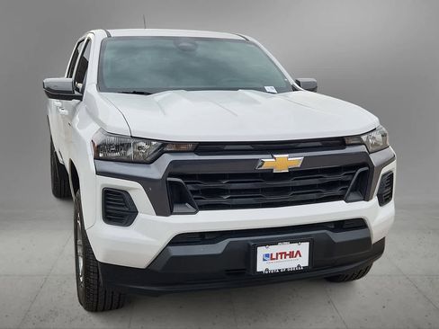 Used 2025 Chevrolet Colorado LT w/ Advanced Trailering Package image 3
