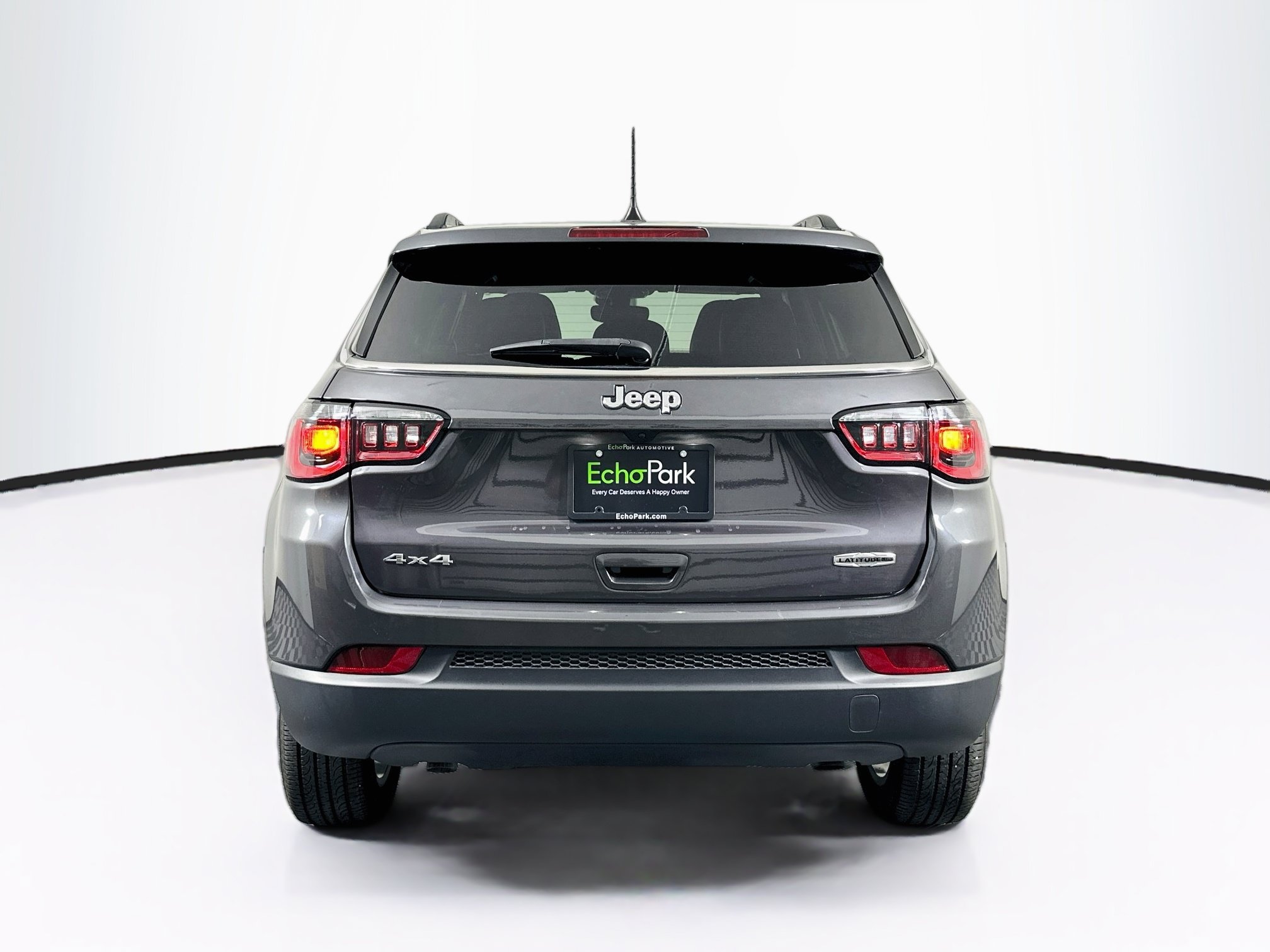 Used 2024 Jeep Compass Latitude AWD/4WD image 7