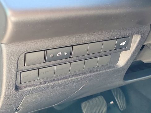 Used 2024 Mitsubishi Outlander SE image 27