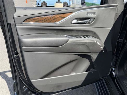 Used 2024 Cadillac Escalade ESV Premium Luxury Platinum AWD/4WD image 18