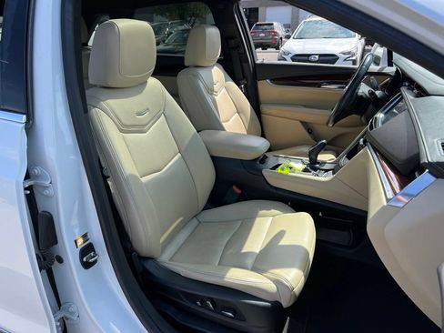 Used 2017 Cadillac XT5 Luxury w/ Driver Awareness Package FWD image 19