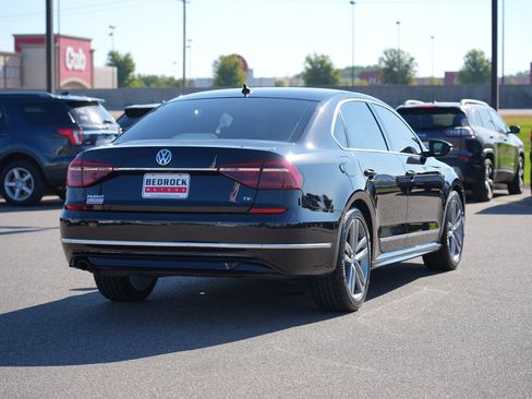 Used 2017 Volkswagen Passat 1.8T R-Line FWD image 3