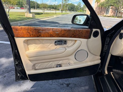 Used 2004 Bentley Arnage T image 14