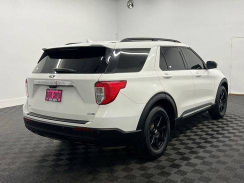 Used 2020 Ford Explorer XLT image 8