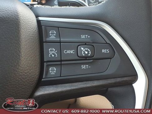 Used 2023 Jeep Grand Cherokee Limited AWD/4WD image 18